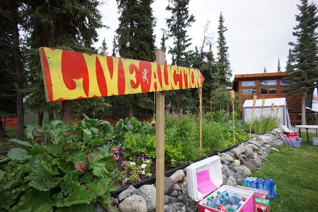Live Auction Sign